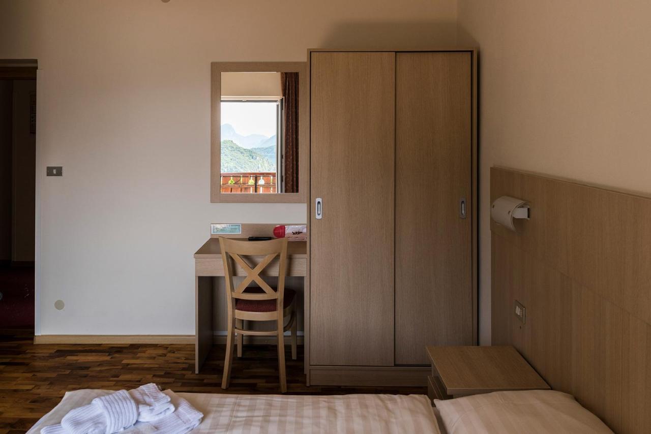 Hotel Lory - Molveno - Dolomiti ภายนอก รูปภาพ